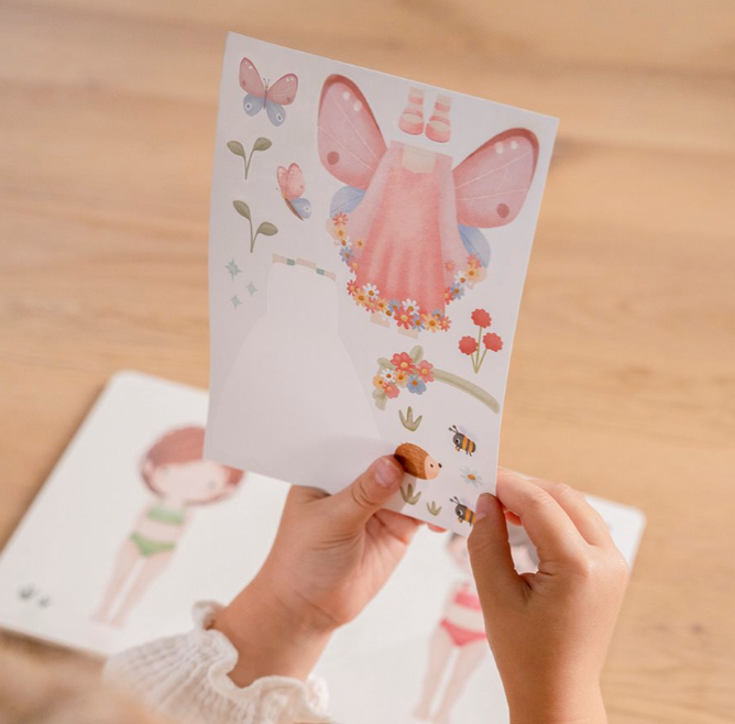 ספר Dress me up רוזה וחברים Little Dutch