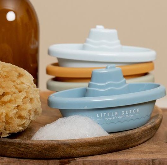 סירות אמבטיה כחולות שניתן לערום