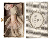 Dance mouse in daybed, Little sister