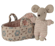Baby mouse in carry cot – Rose