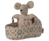 Baby mouse in carry cot – Rose