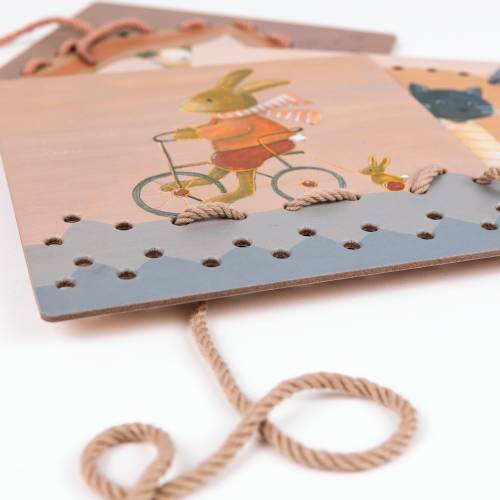 חברים בחוטים – משחק תפירה