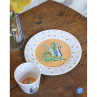 Peter Rabbit white plate in the garden (20 cm diameter)