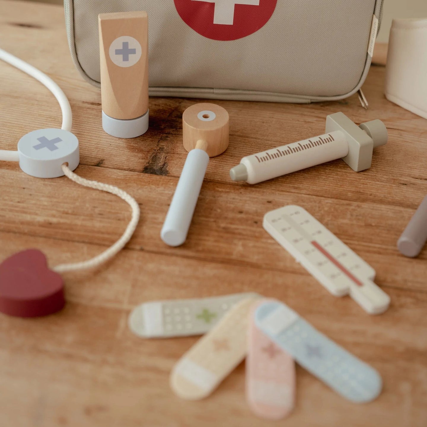 Wooden doctor's set - Green - Essentials