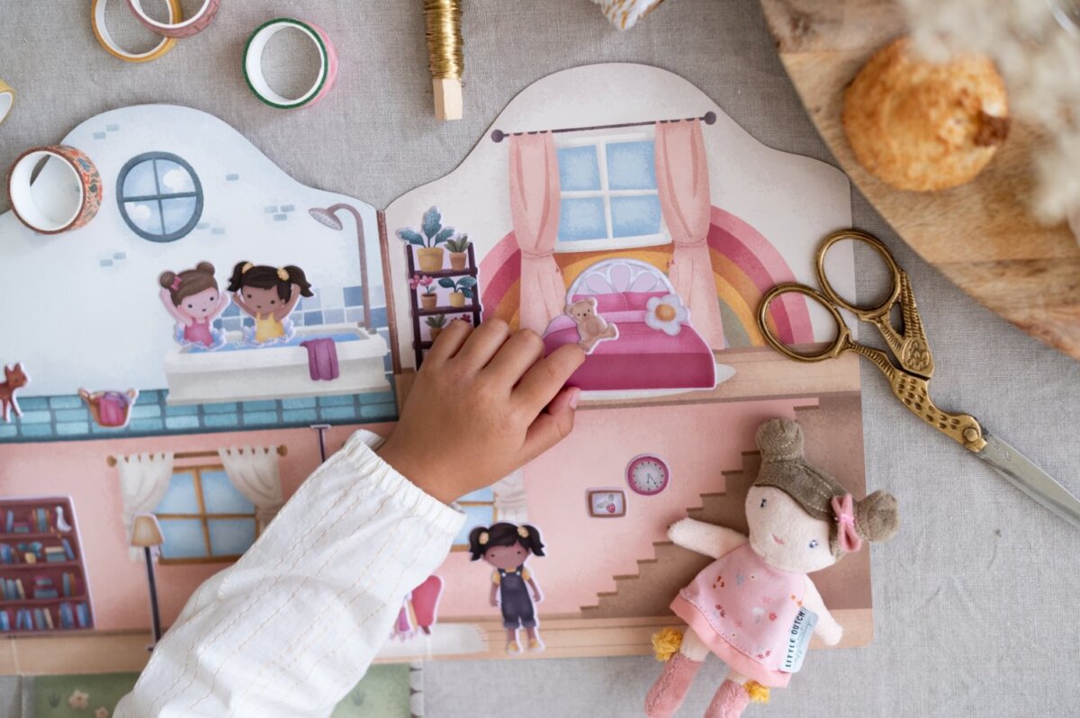 Reusable Stickers Set - Rosa's House