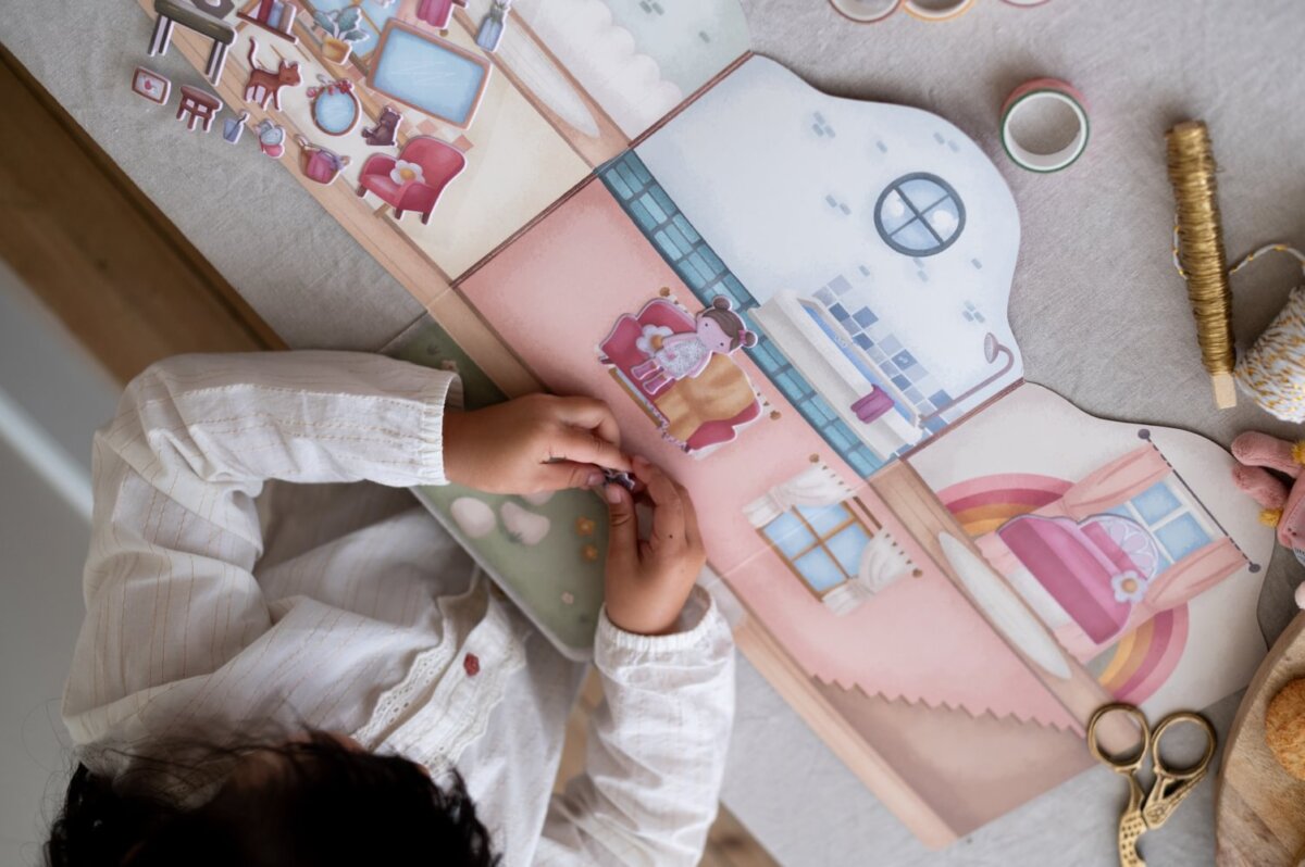 Reusable Stickers Set - Rosa's House