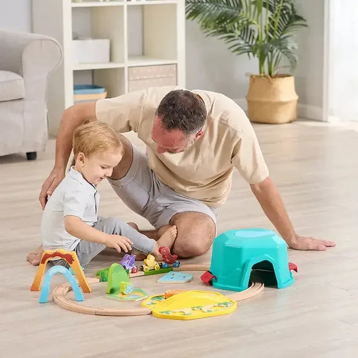 עולם הדינוזאורים! רכבת ראשונה מעץ מבית HAPE