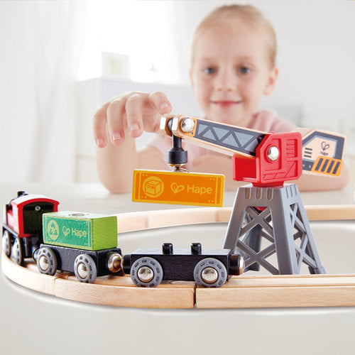 סט מסילות רכבת מטען + קטר חשמלי מעץ מלא 19 חלקים Hape