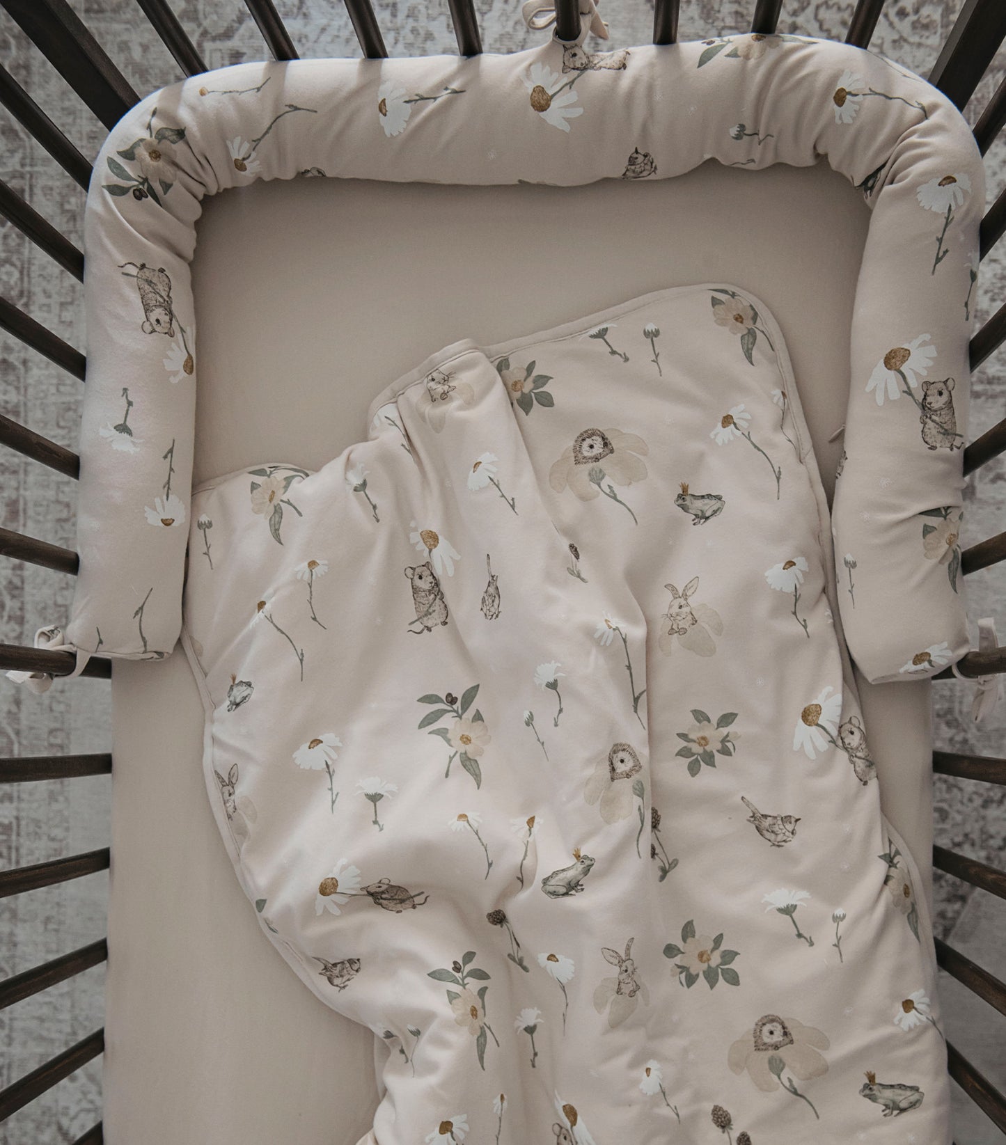 Crib bedding set (with bumper)